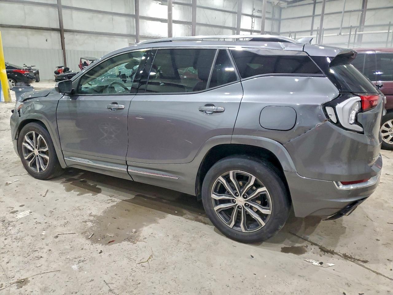 2020 GMC TERRAIN DENALI photo 2