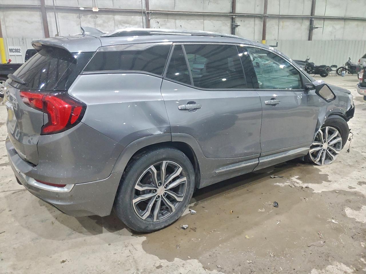 2020 GMC TERRAIN DENALI photo 3