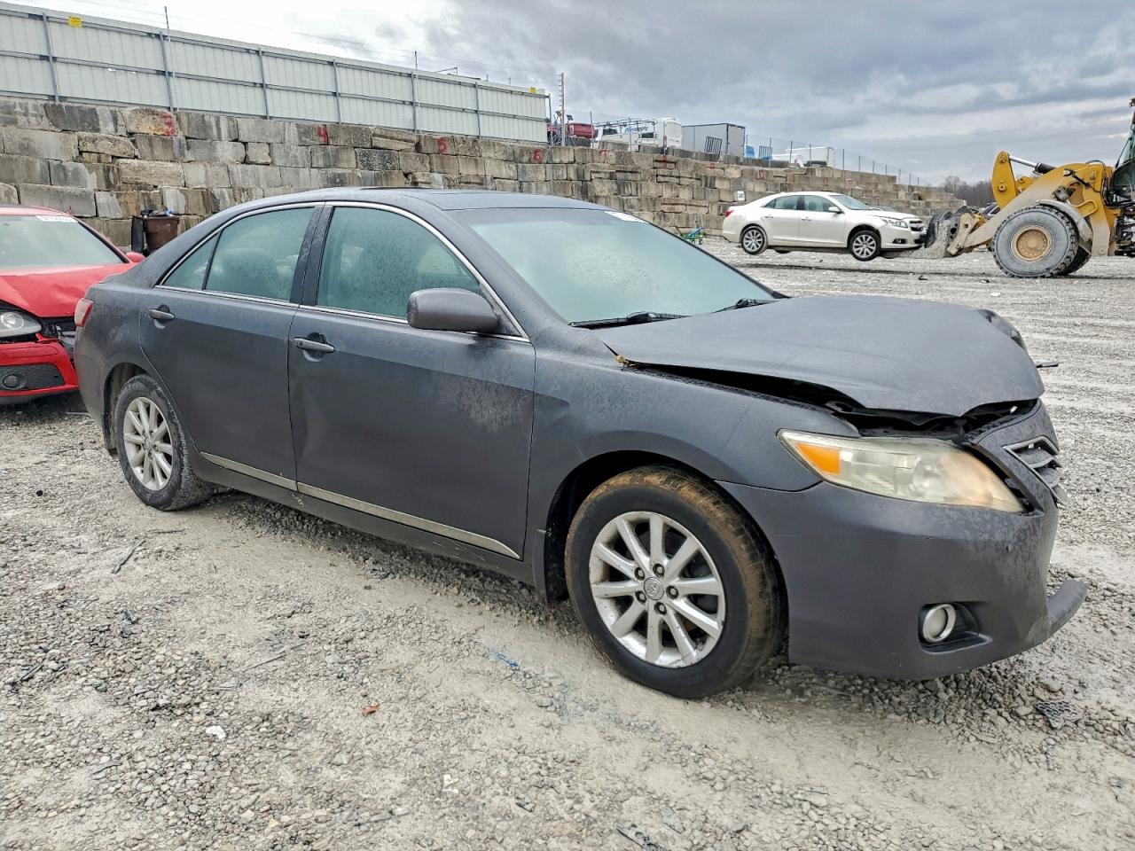 2011 TOYOTA CAMRY SE photo 4