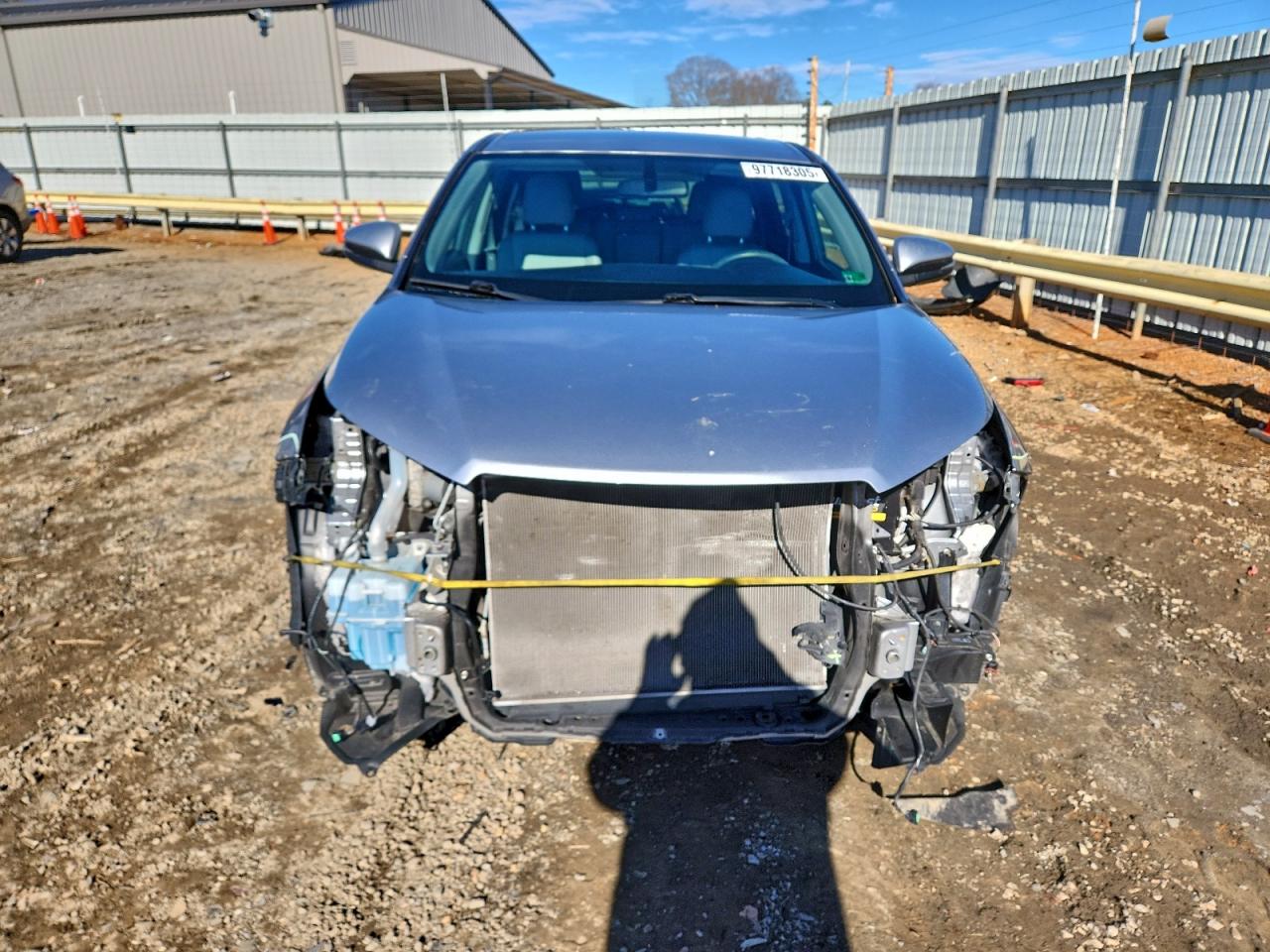 2016 TOYOTA HIGHLANDER LE photo 5