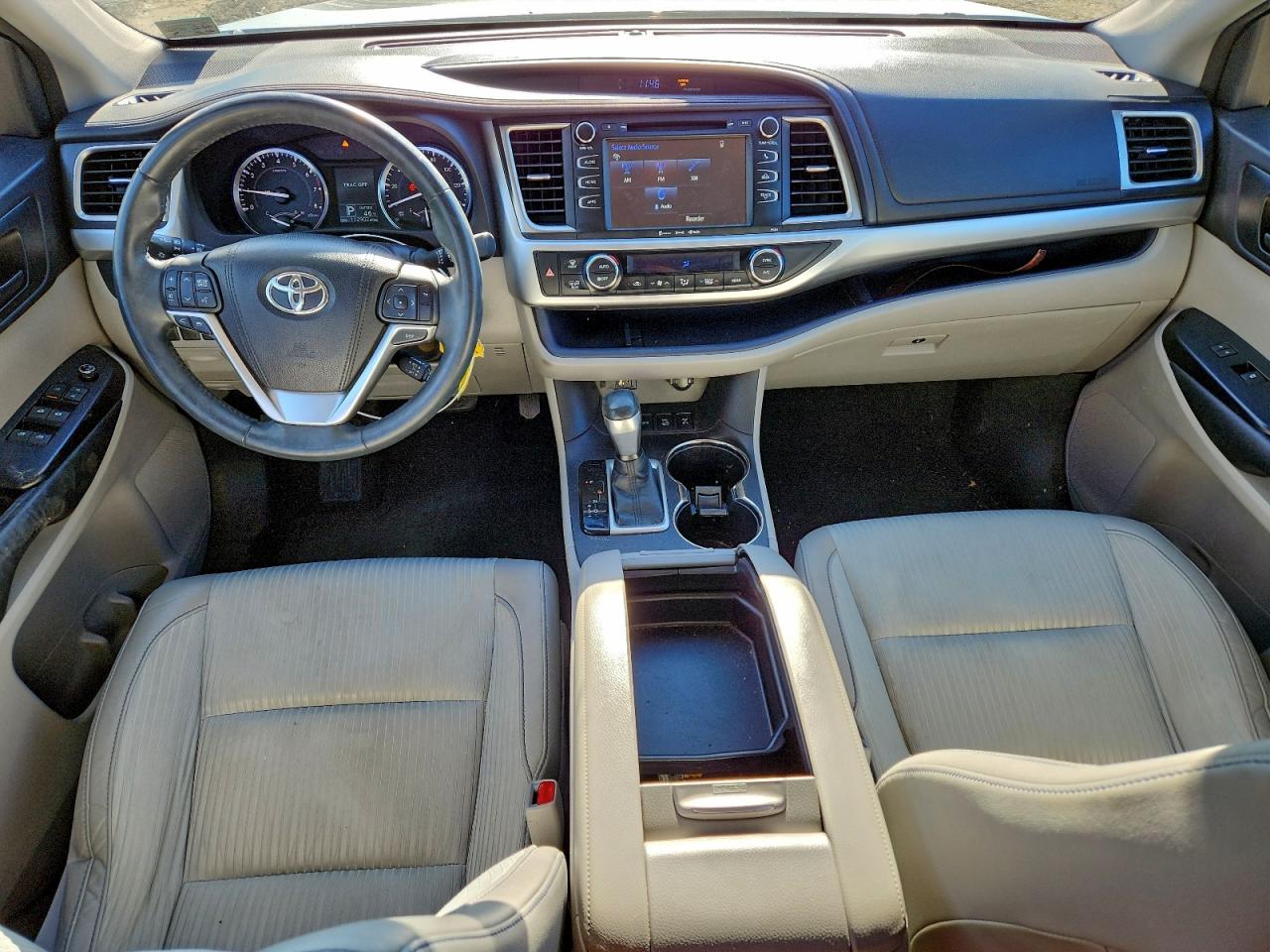 2016 TOYOTA HIGHLANDER LE photo 8