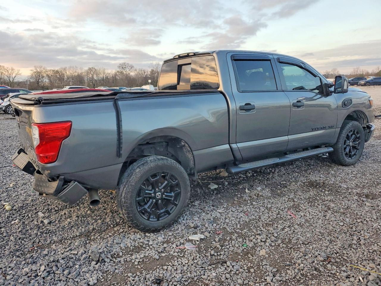 2019 NISSAN TITAN XD SL photo 5