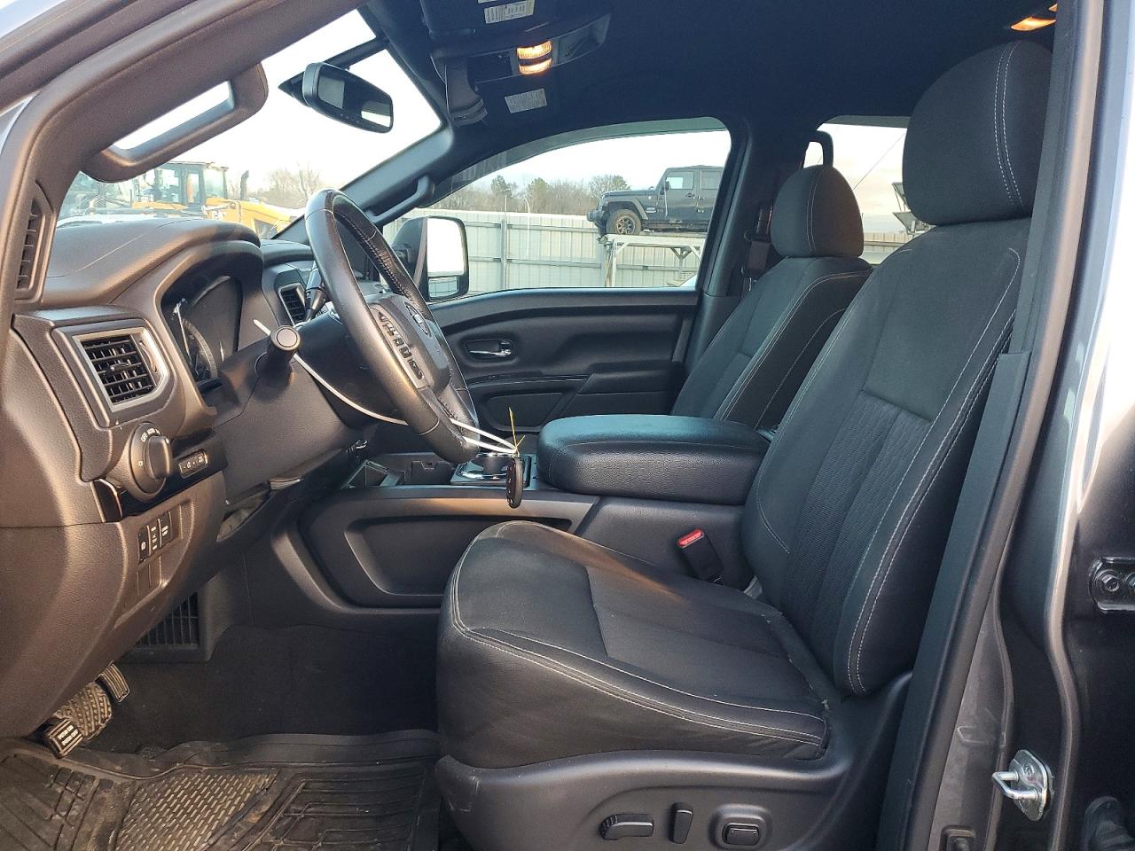 2019 NISSAN TITAN XD SL photo 13