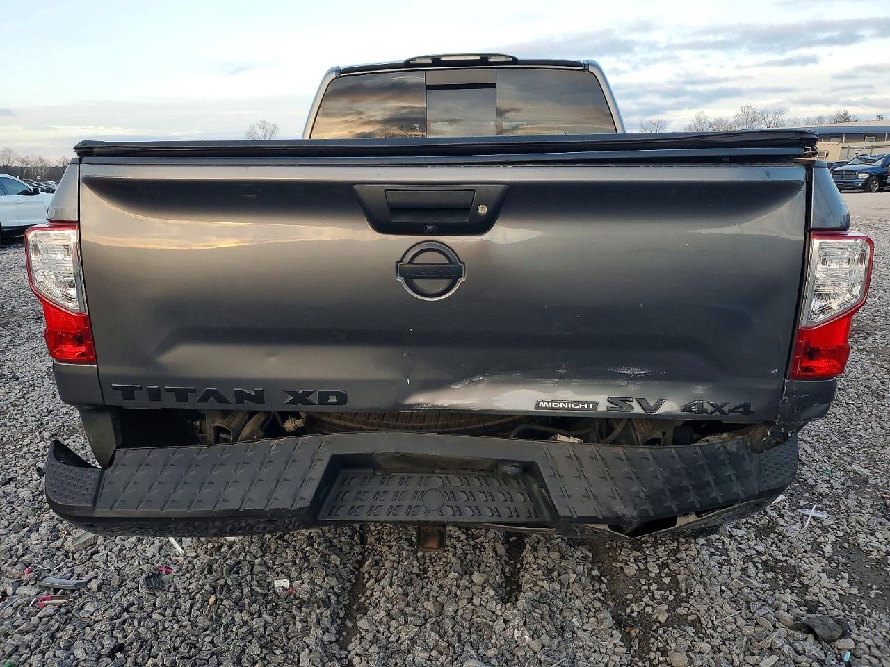 2019 NISSAN TITAN XD SL photo 11