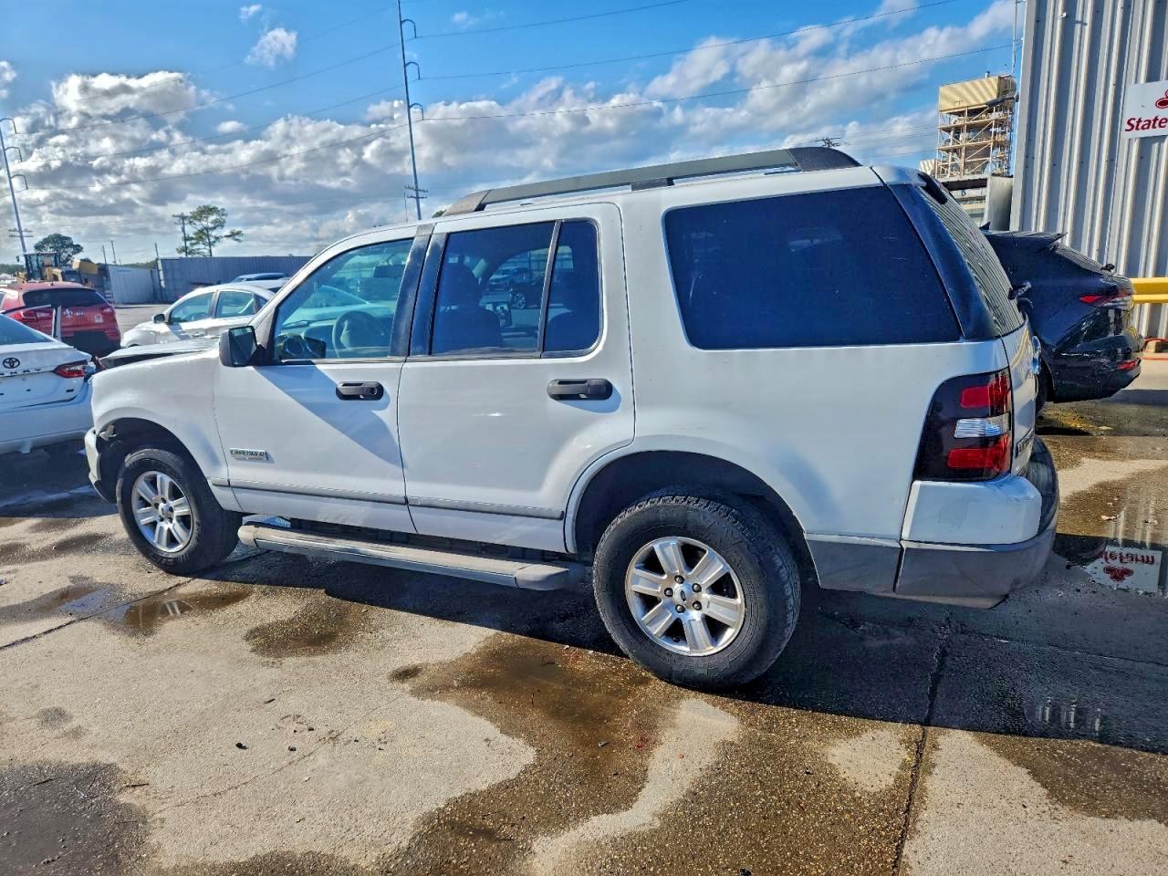 2006 FORD EXPLORER XLS photo 2