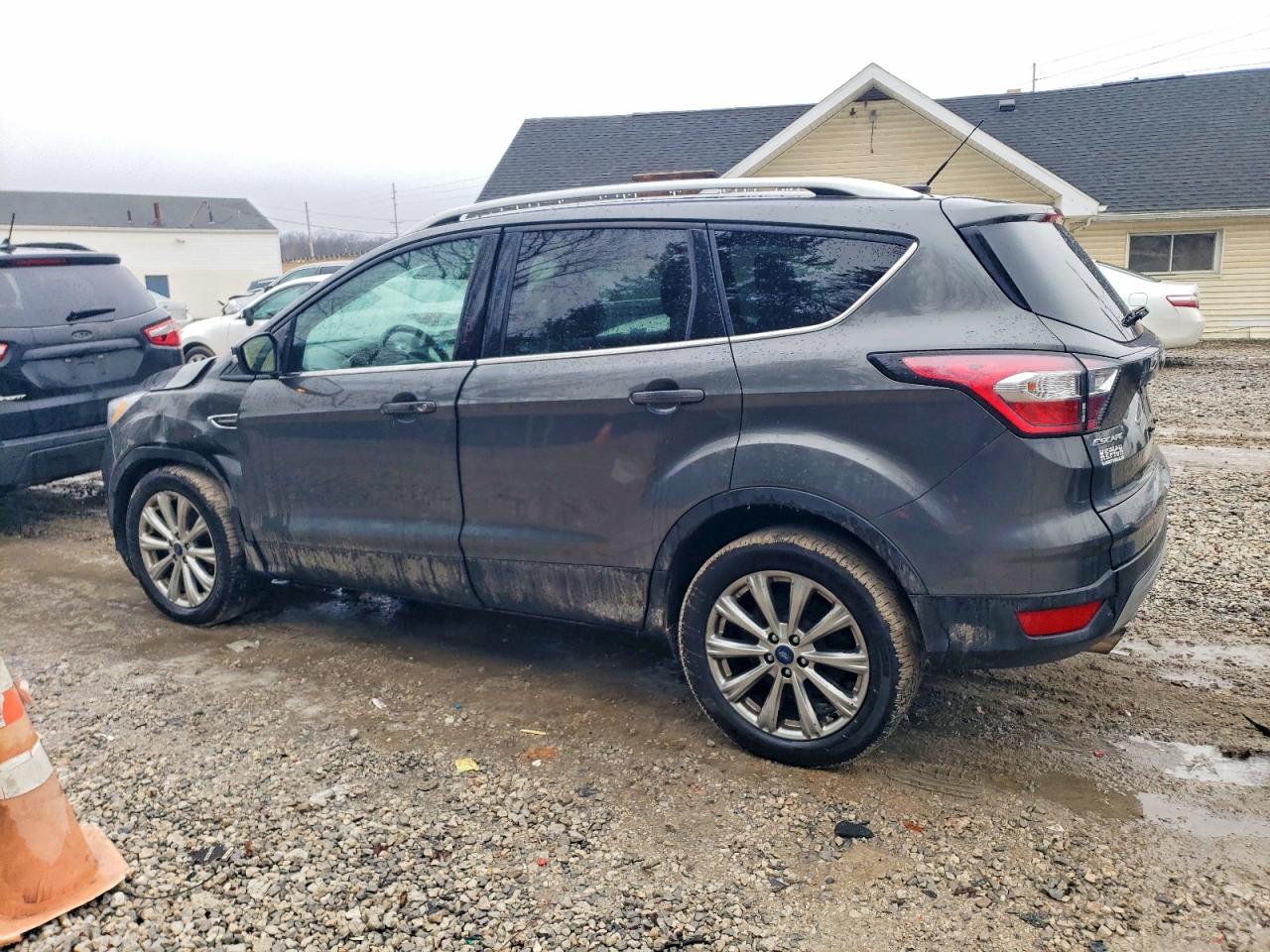2017 FORD ESCAPE TITANIUM photo 2