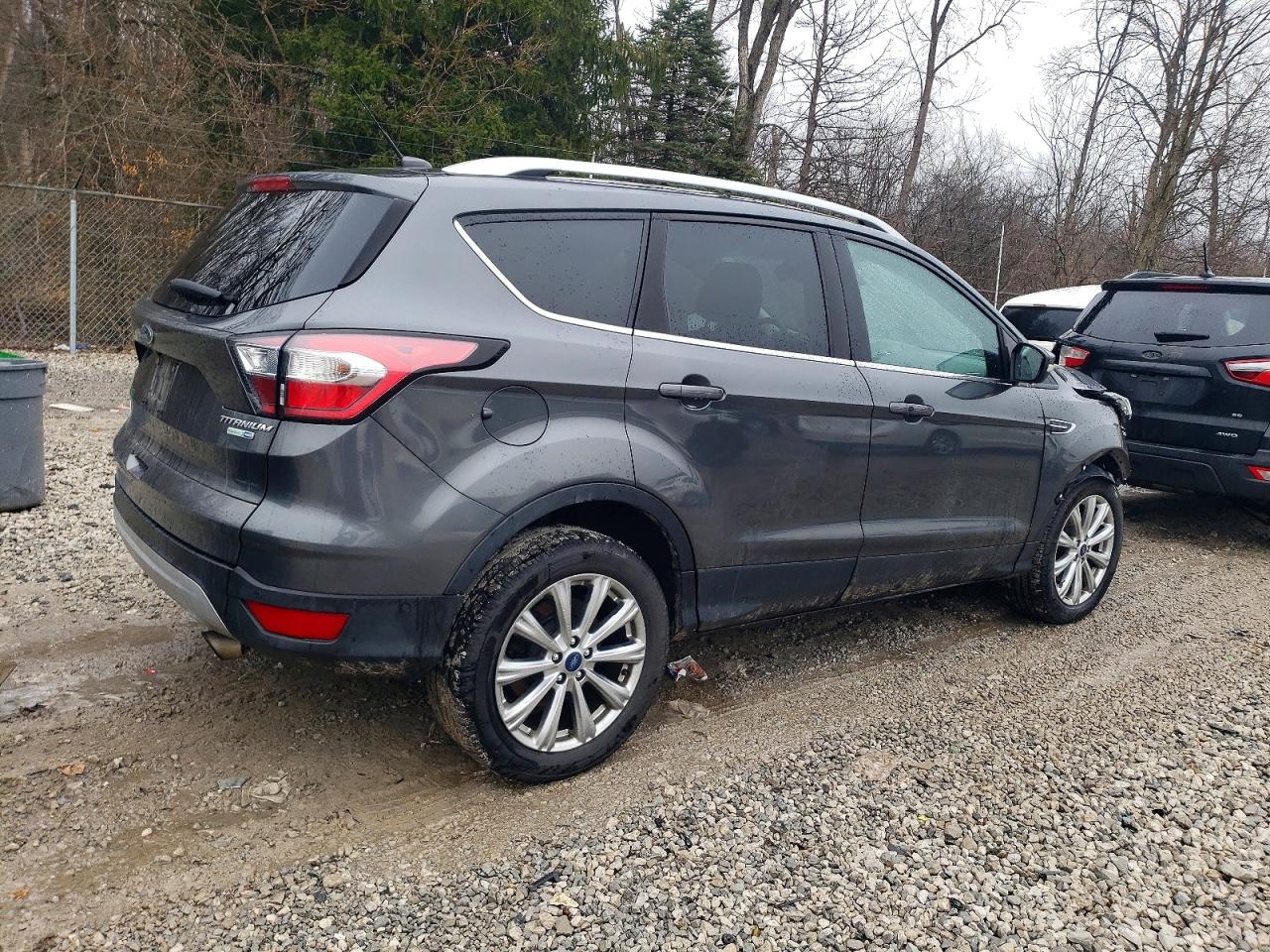 2017 FORD ESCAPE TITANIUM photo 3