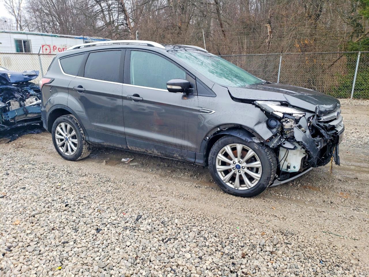 2017 FORD ESCAPE TITANIUM photo 4