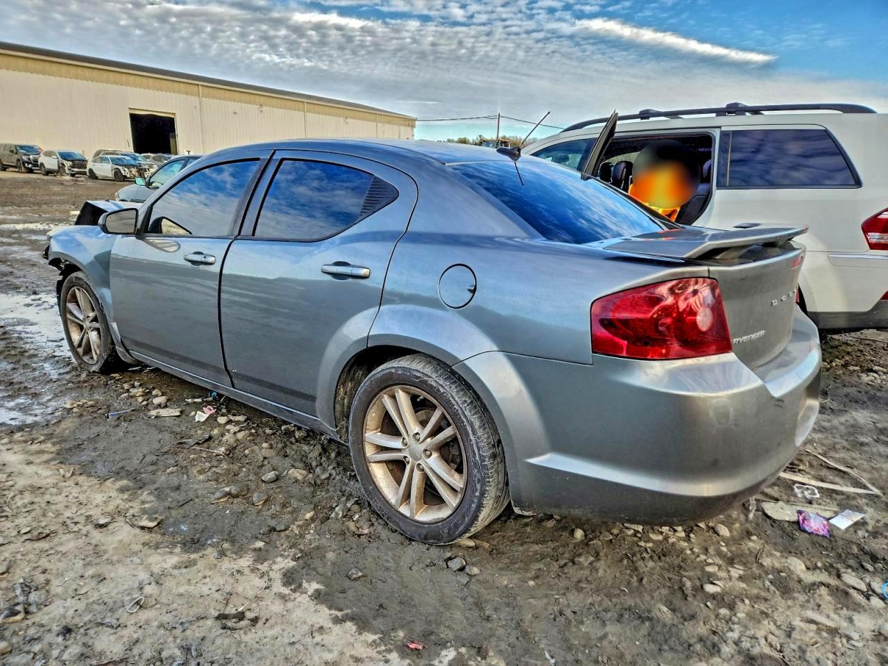 2012 DODGE AVENGER SXT photo 2