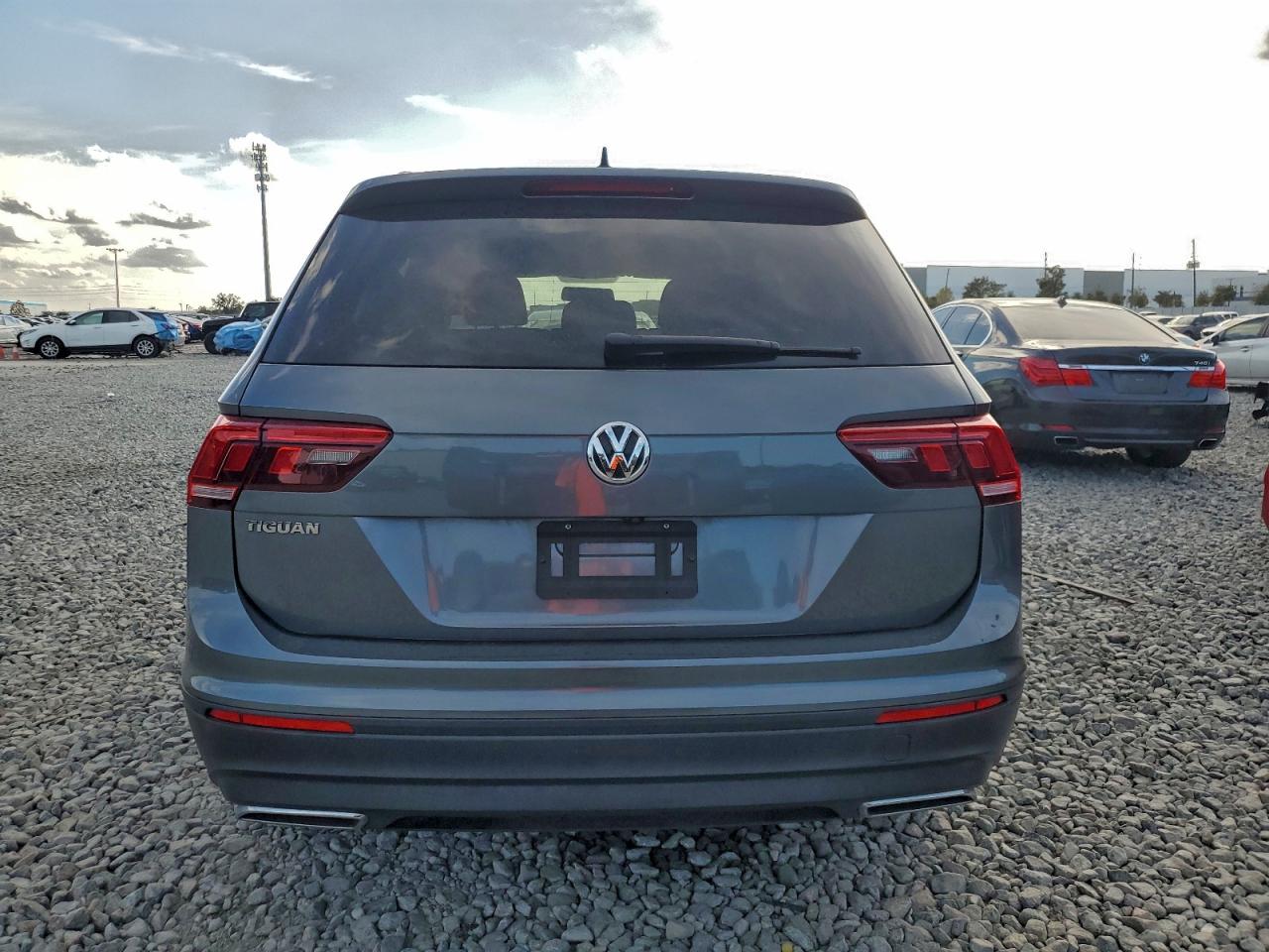2021 VOLKSWAGEN TIGUAN S photo 6