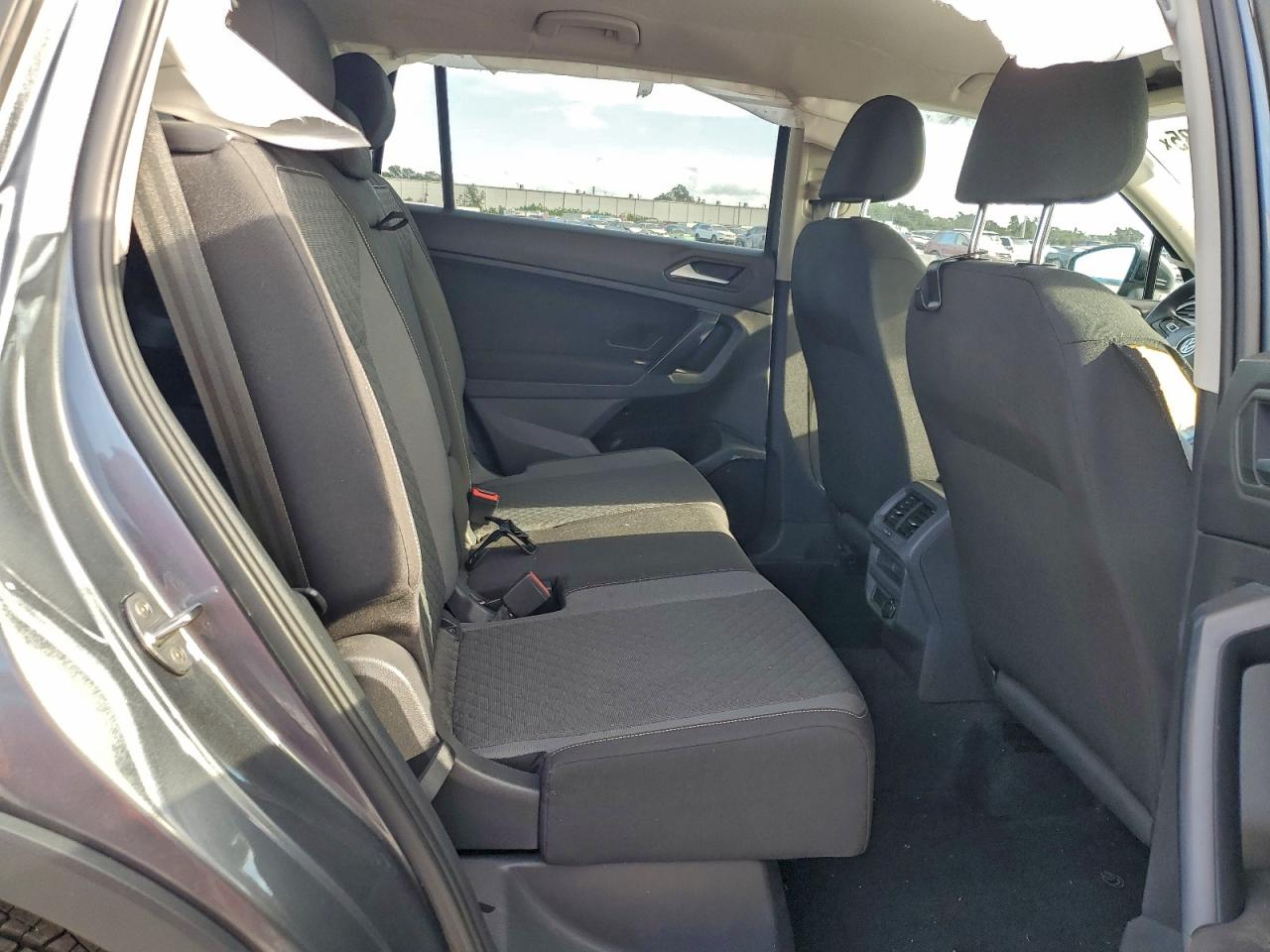 2021 VOLKSWAGEN TIGUAN S photo 11