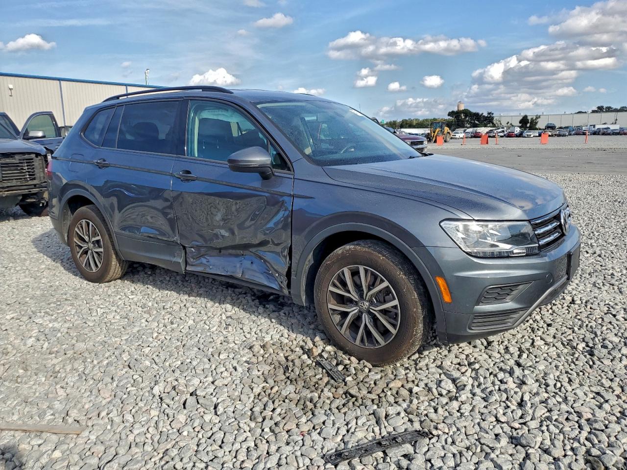 2021 VOLKSWAGEN TIGUAN S photo 4