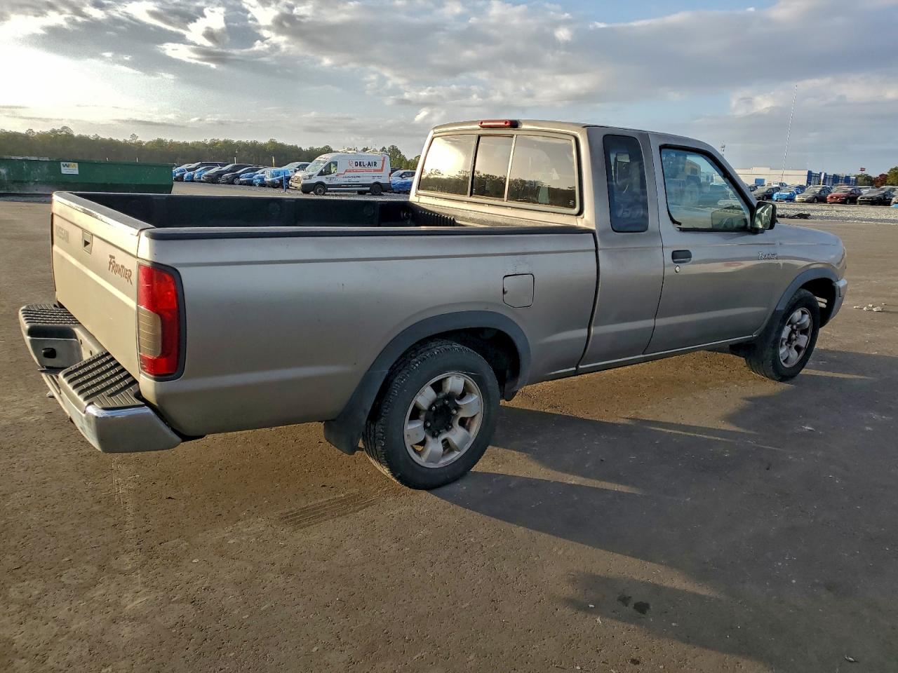 2000 NISSAN FRONTIER KING CAB XE photo 3