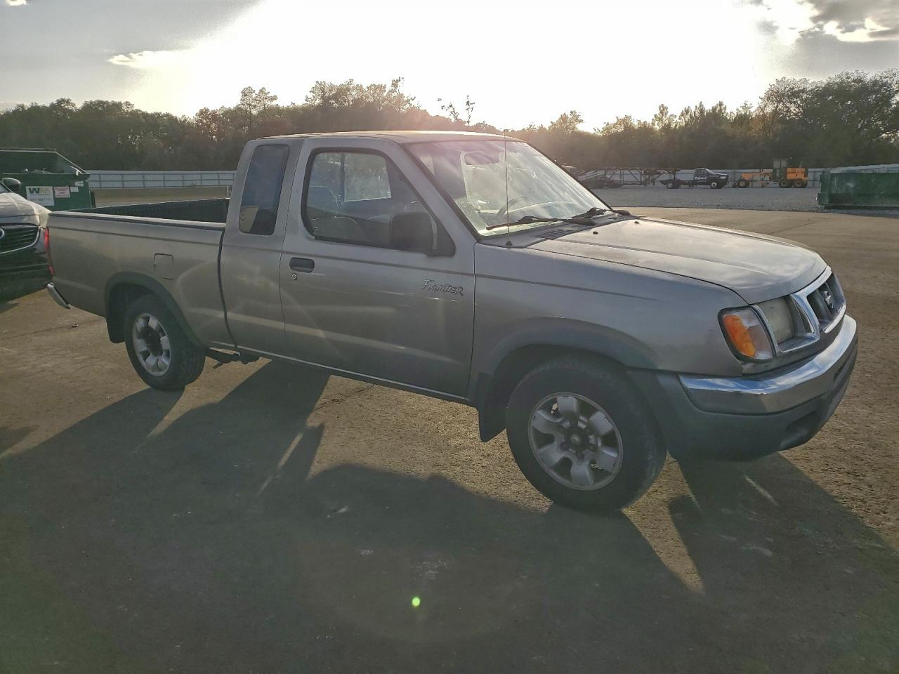 2000 NISSAN FRONTIER KING CAB XE photo 4