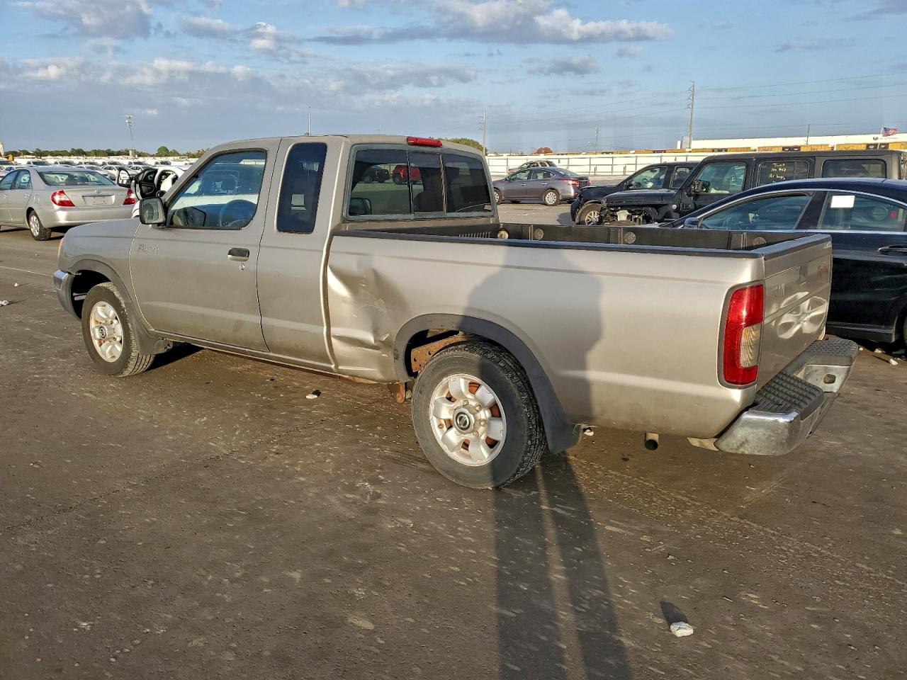 2000 NISSAN FRONTIER KING CAB XE photo 2