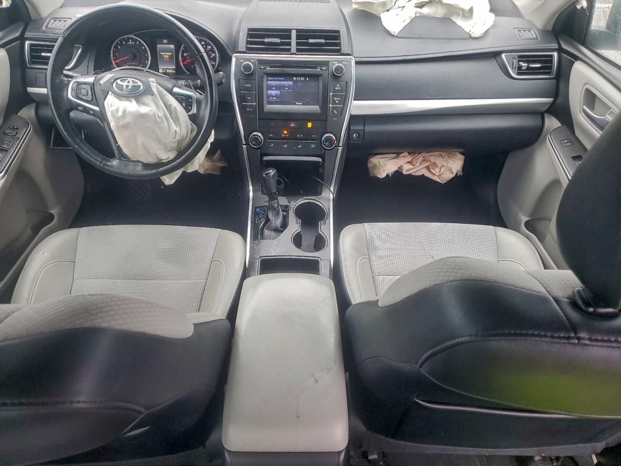 2017 TOYOTA CAMRY LE photo 8
