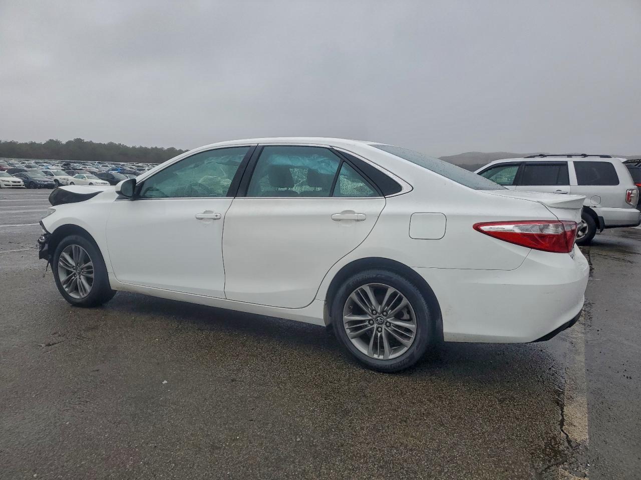 2017 TOYOTA CAMRY LE photo 2