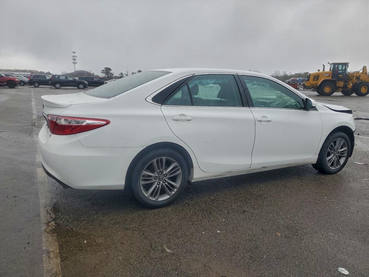 2017 TOYOTA CAMRY LE photo 3