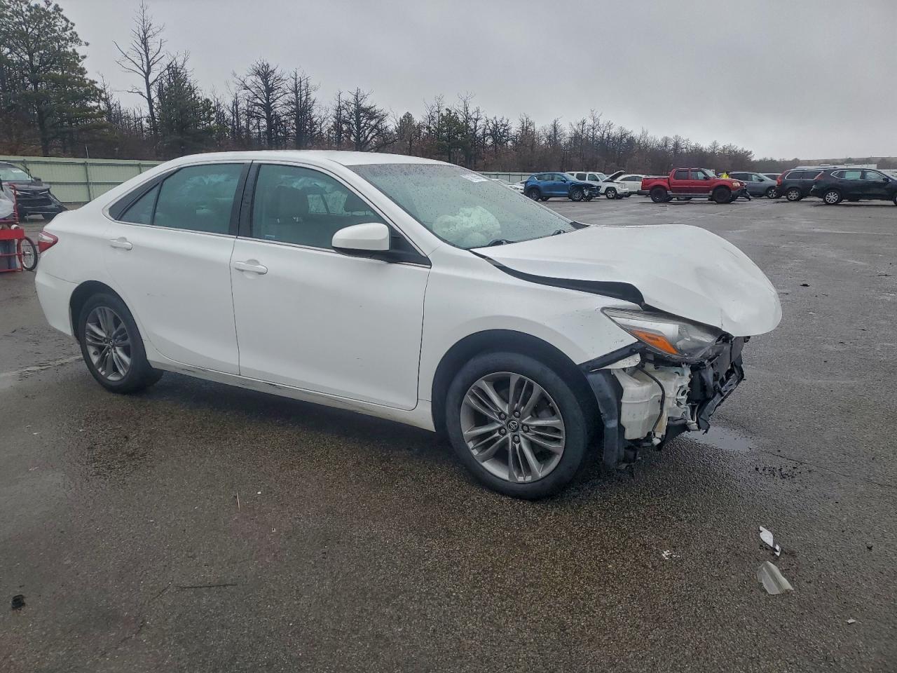 2017 TOYOTA CAMRY LE photo 4
