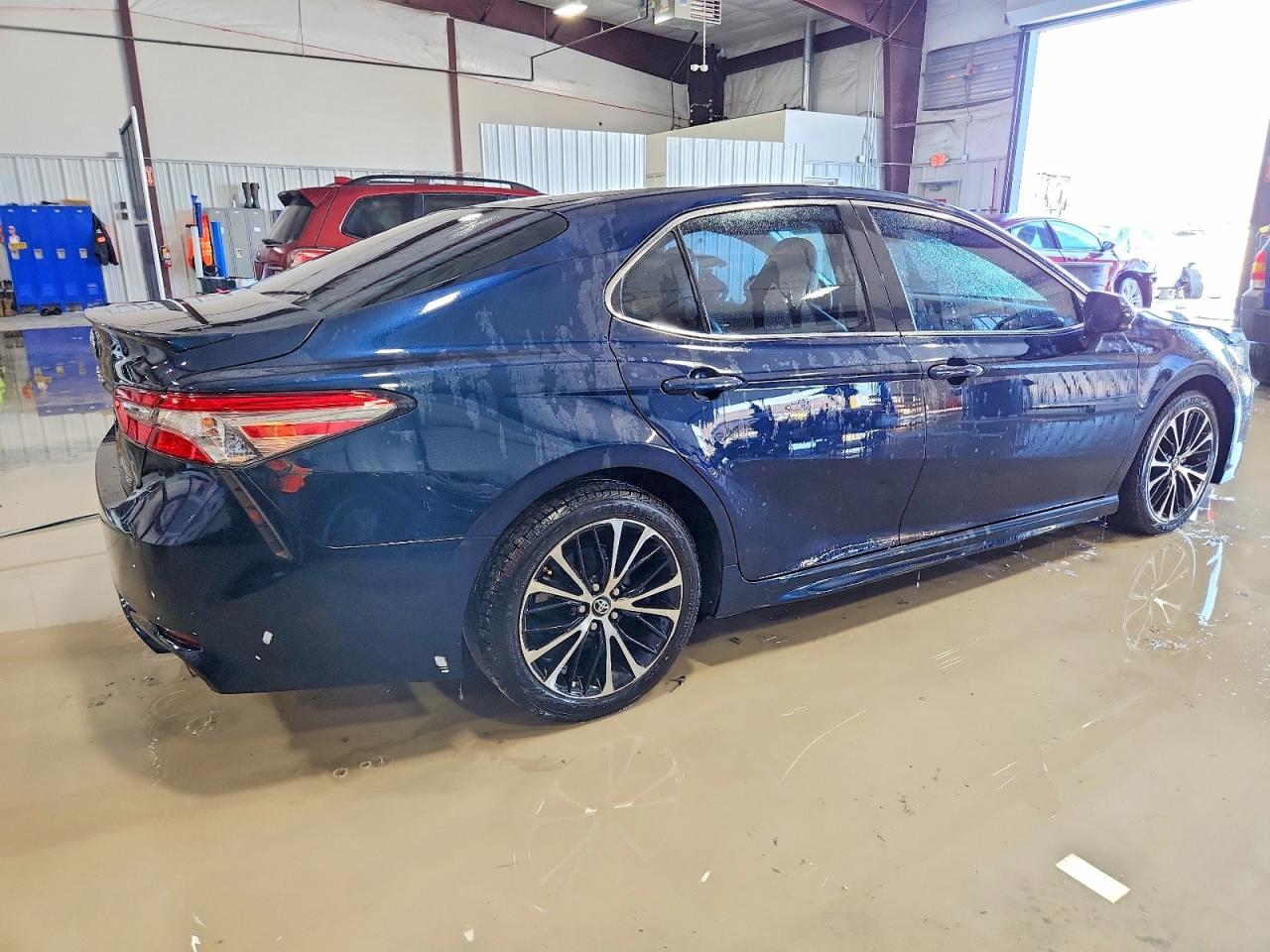 2018 TOYOTA CAMRY L photo 3