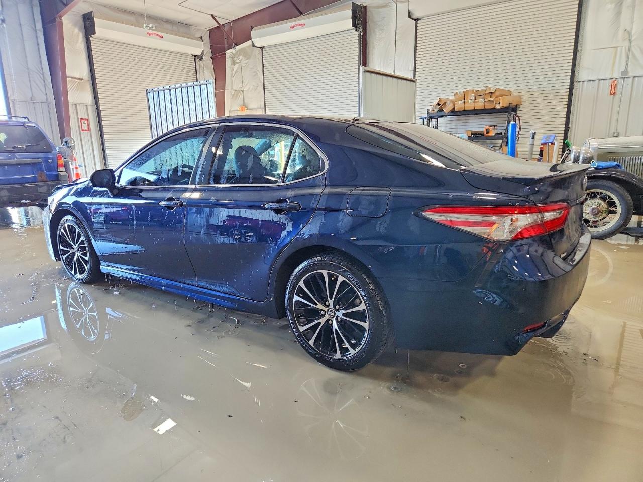 2018 TOYOTA CAMRY L photo 2