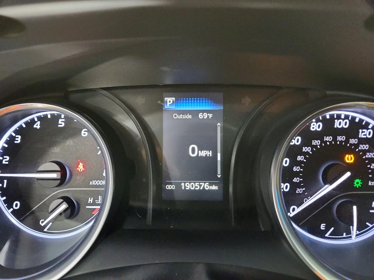 2018 TOYOTA CAMRY L photo 9