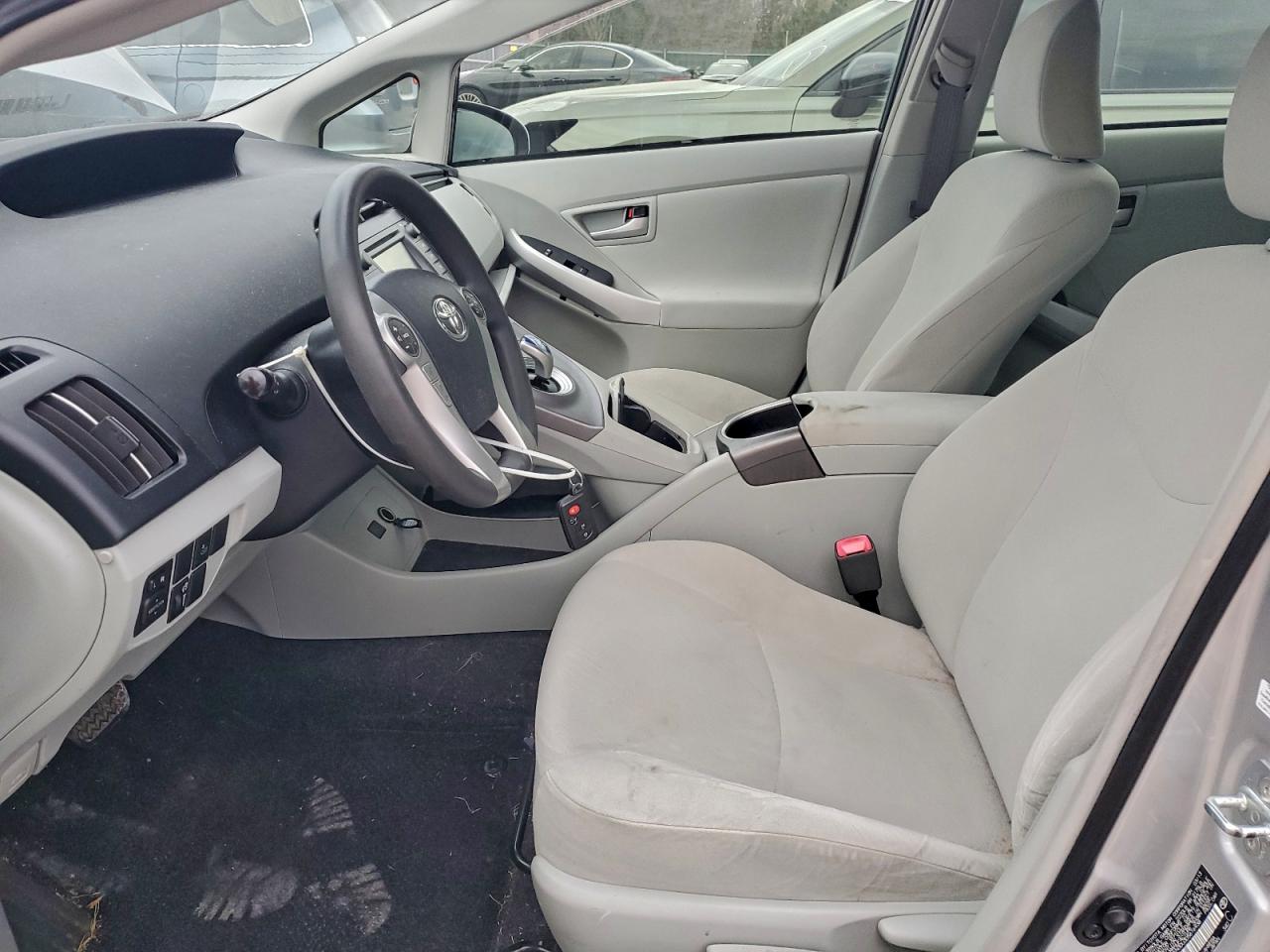 2013 TOYOTA PRIUS photo 13