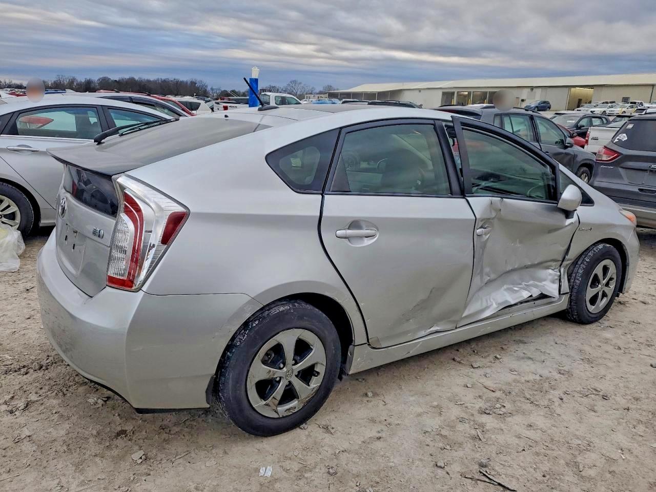 2013 TOYOTA PRIUS photo 5