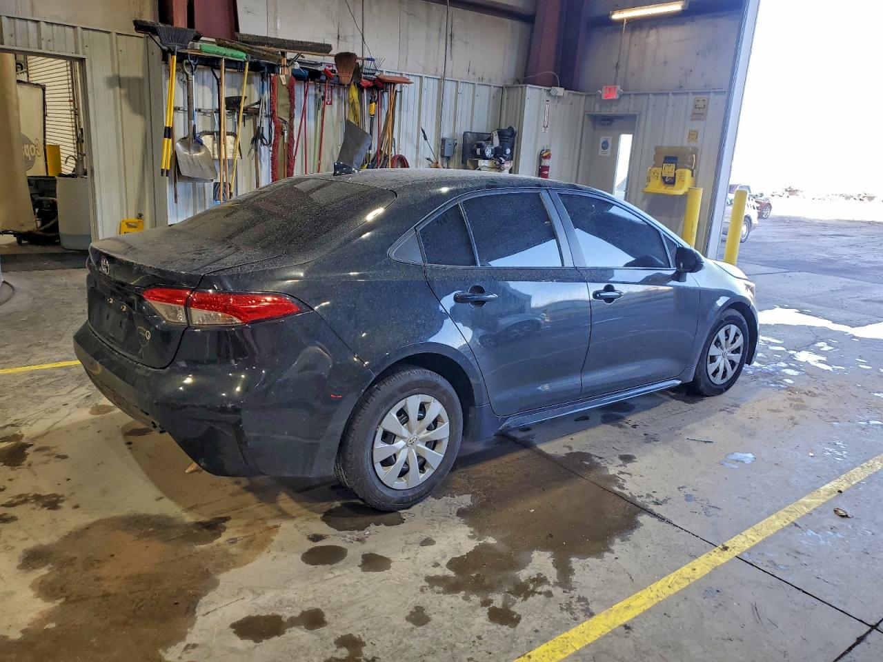 2021 TOYOTA COROLLA L photo 3