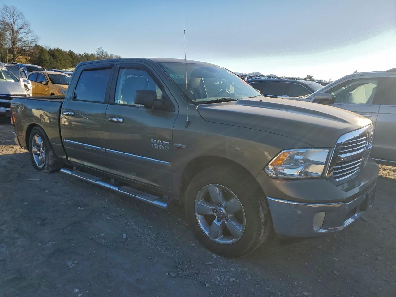 2014 RAM 1500 SLT photo 4