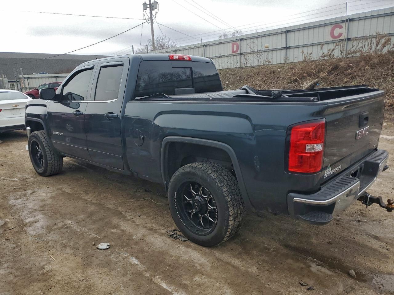 2017 GMC SIERRA K1500 SLE photo 2