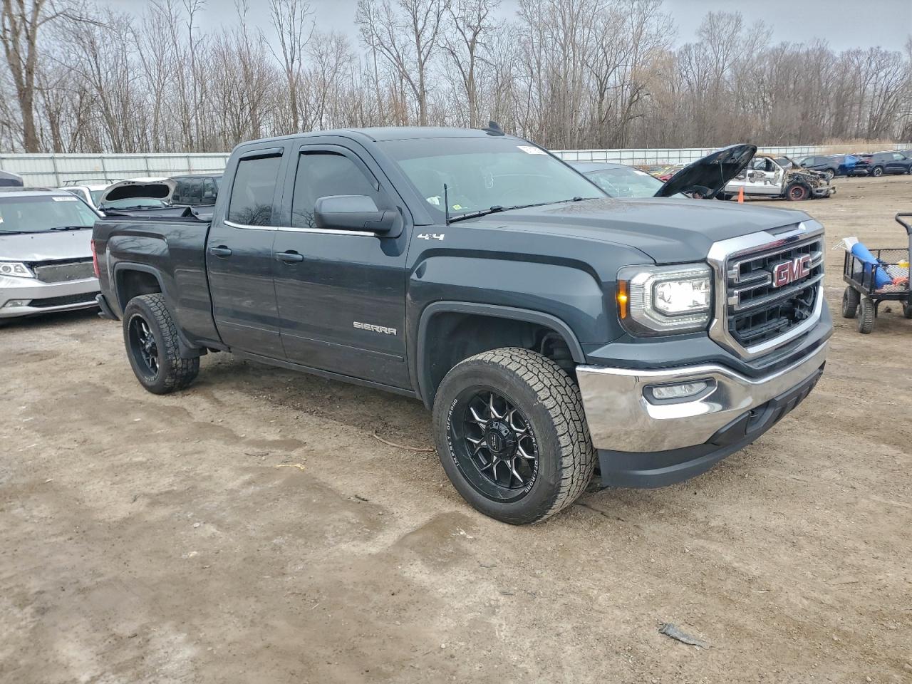 2017 GMC SIERRA K1500 SLE photo 4