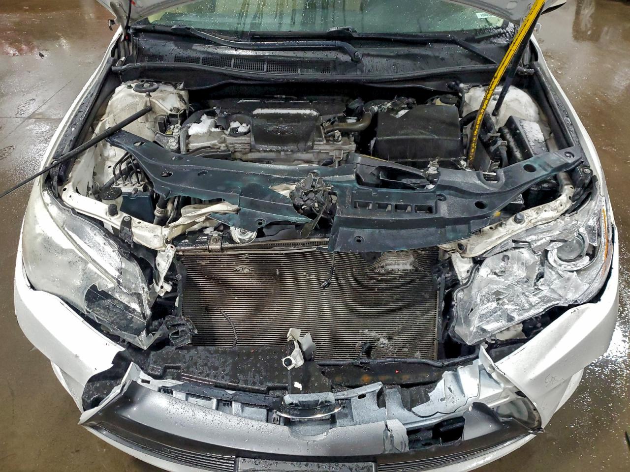 2015 TOYOTA CAMRY LE photo 11