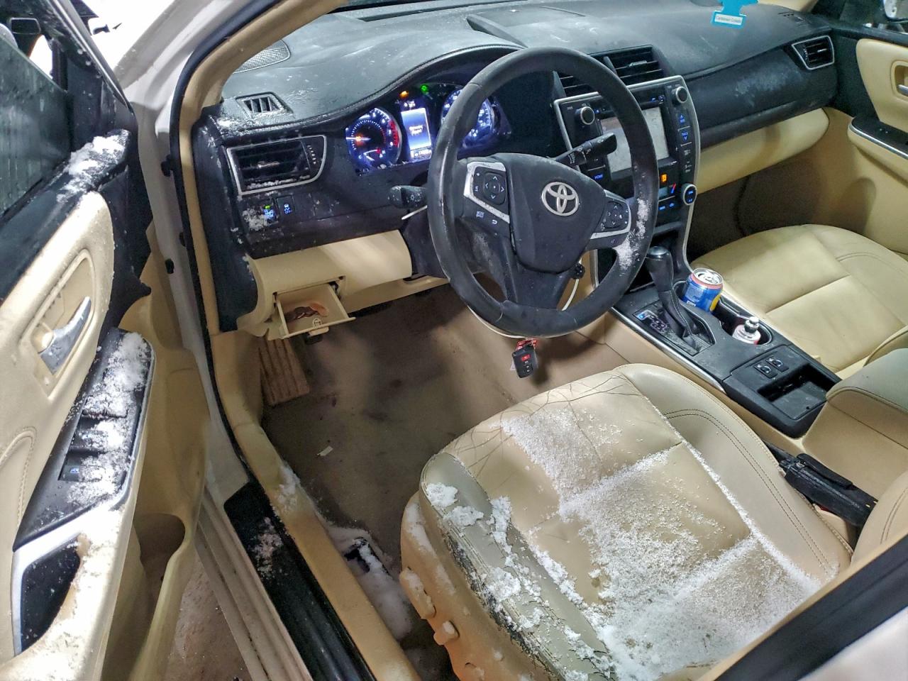 2015 TOYOTA CAMRY LE photo 8