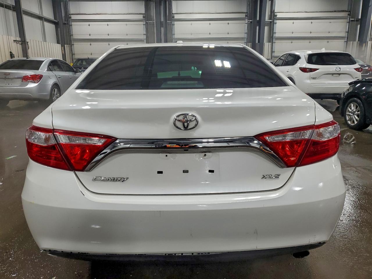 2015 TOYOTA CAMRY LE photo 6