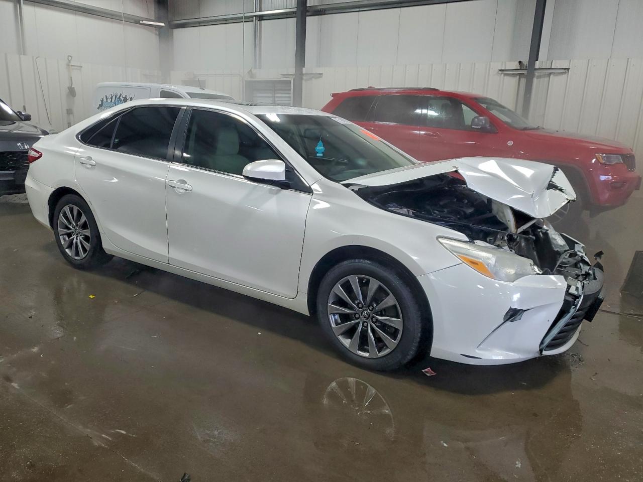 2015 TOYOTA CAMRY LE photo 4