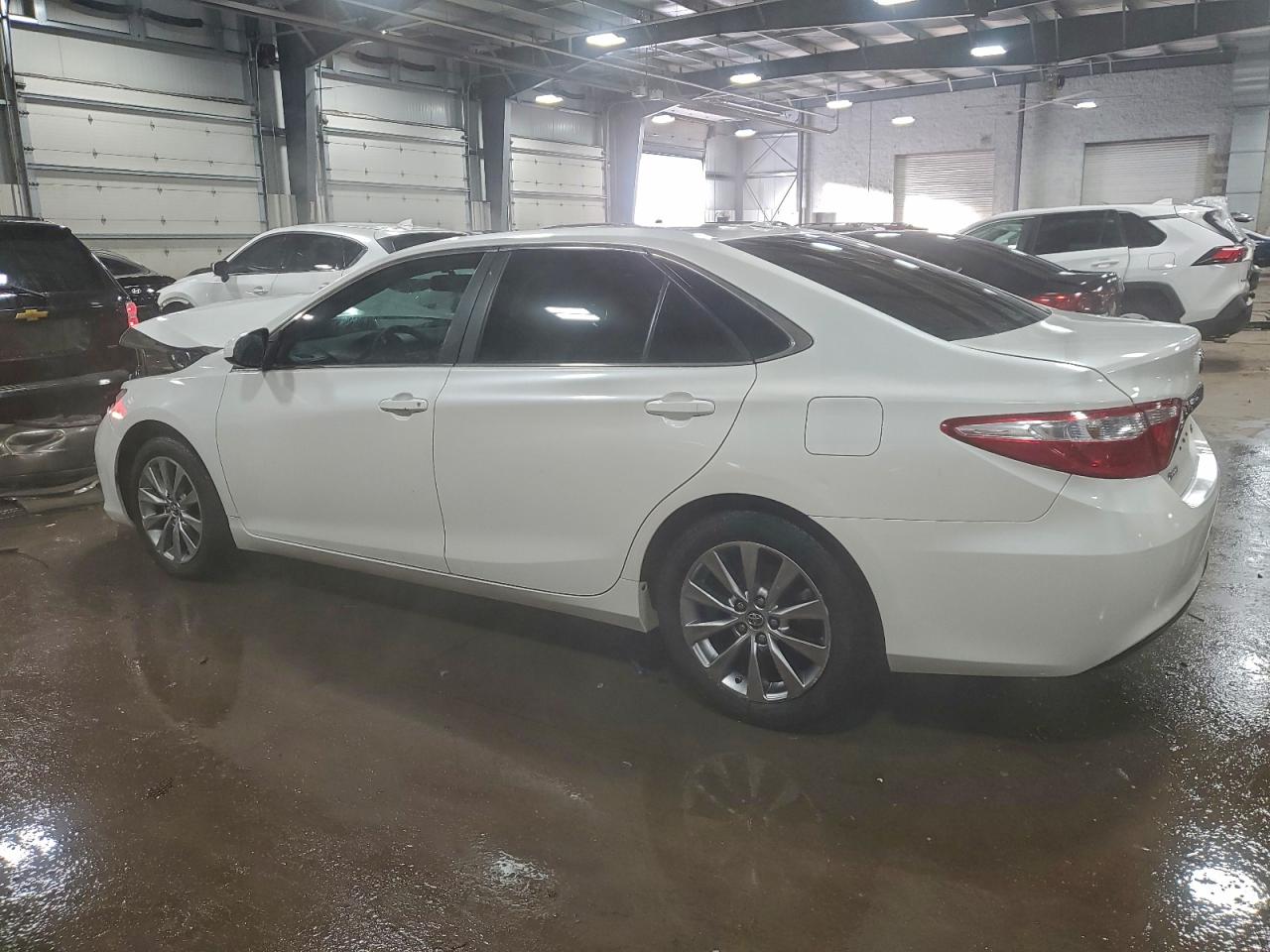 2015 TOYOTA CAMRY LE photo 2
