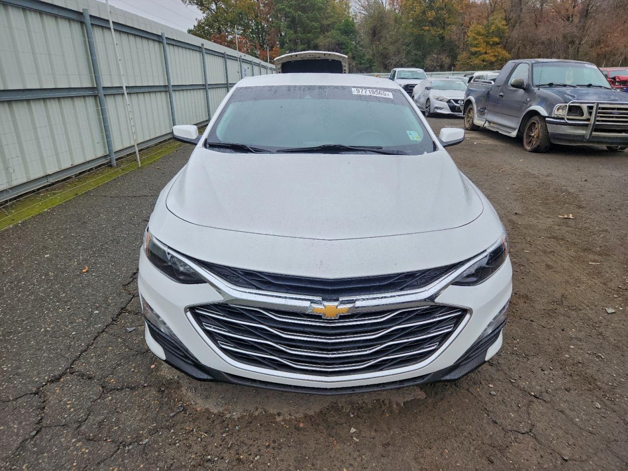 2023 CHEVROLET MALIBU LT photo 5