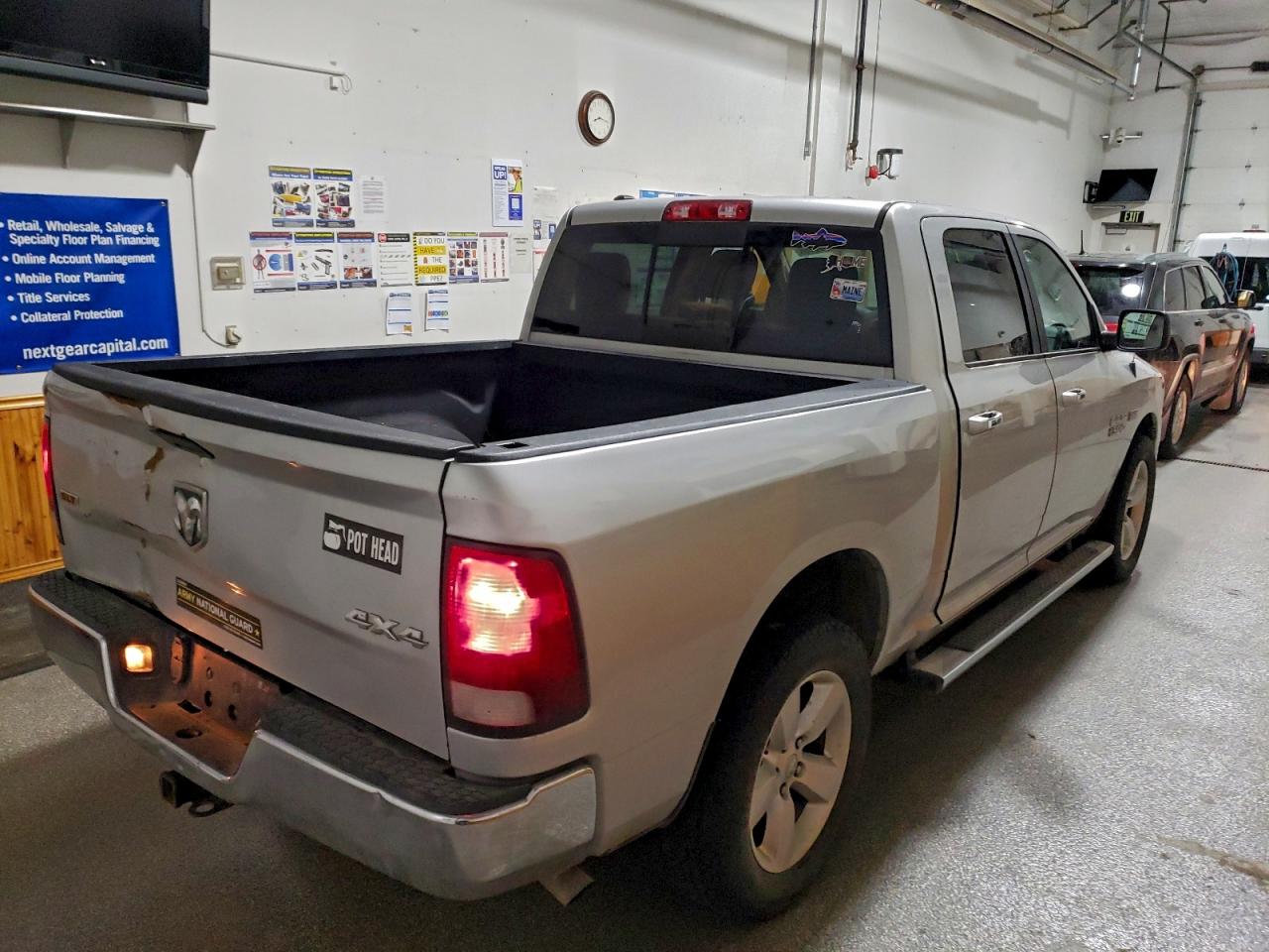 2018 RAM 1500 SLT photo 3