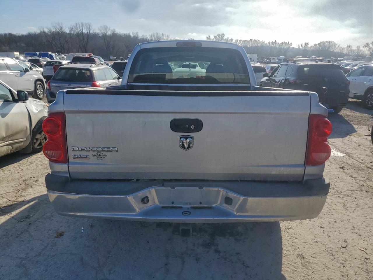 2005 DODGE DAKOTA QUAD photo 6
