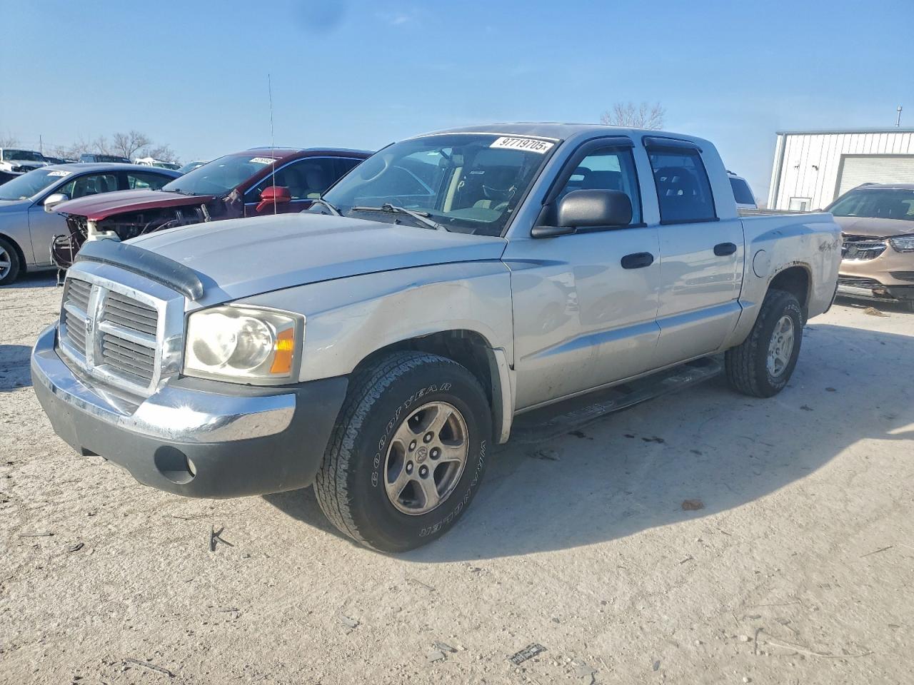 2005 DODGE DAKOTA