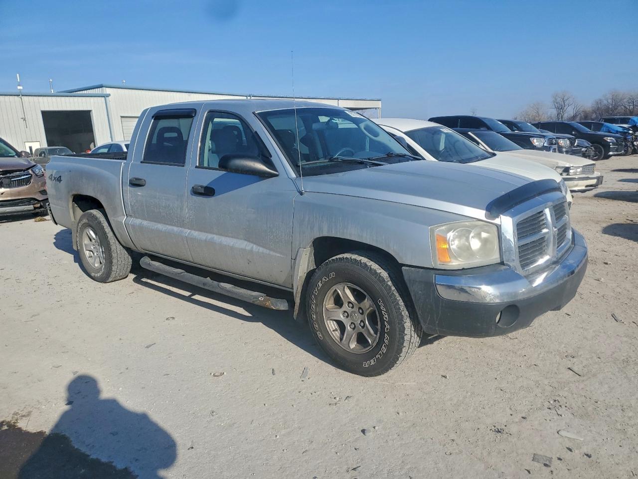2005 DODGE DAKOTA QUAD photo 4
