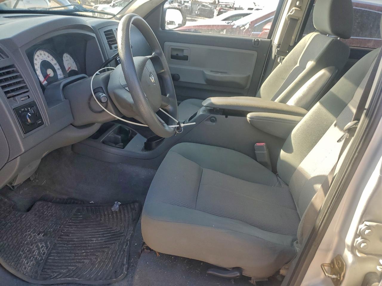 2005 DODGE DAKOTA QUAD photo 7