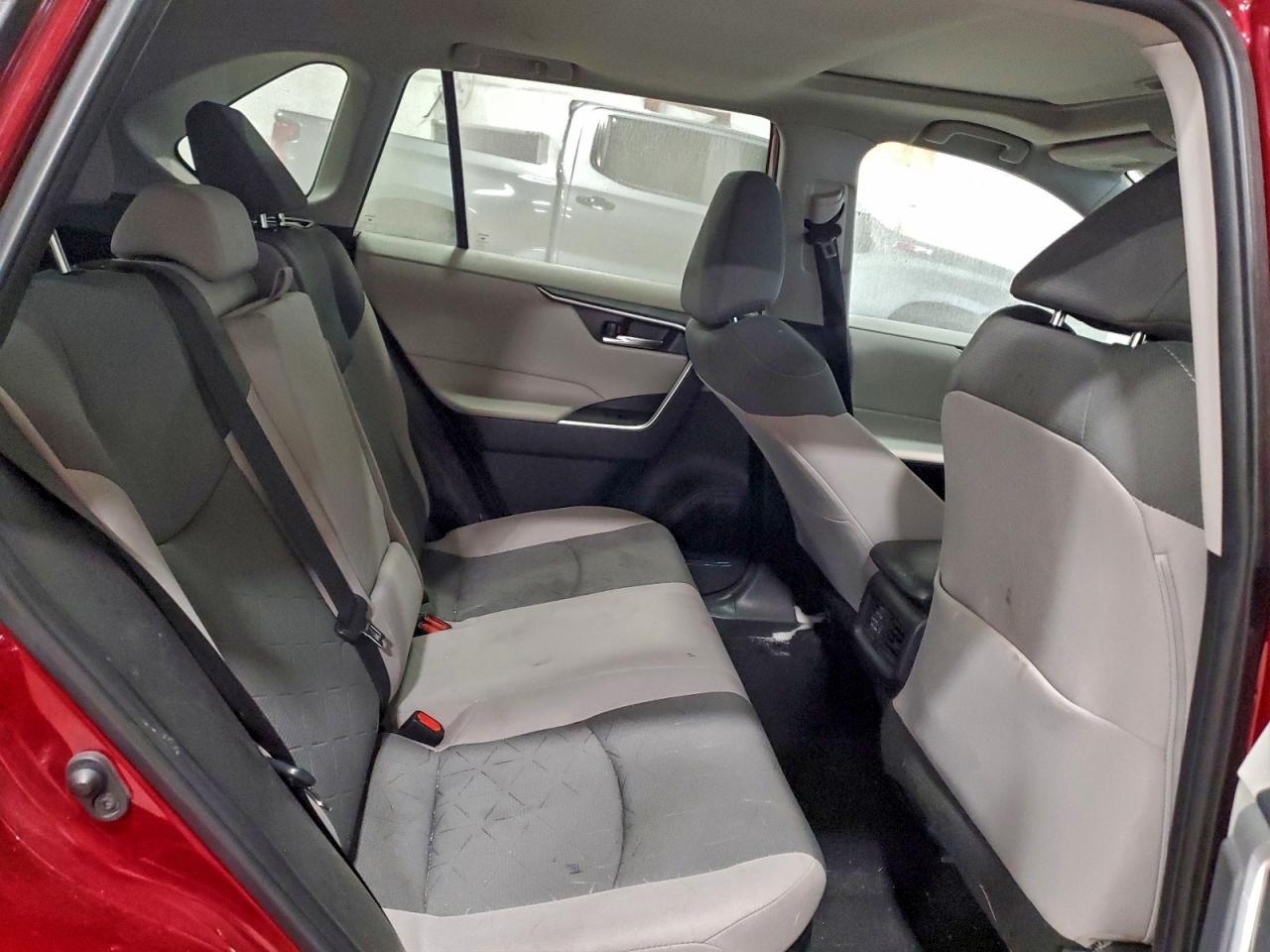 2021 TOYOTA RAV4 XLE photo 11