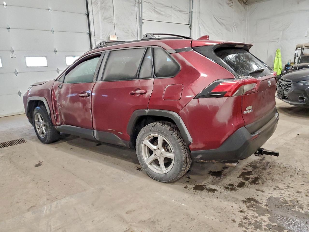 2021 TOYOTA RAV4 XLE photo 2