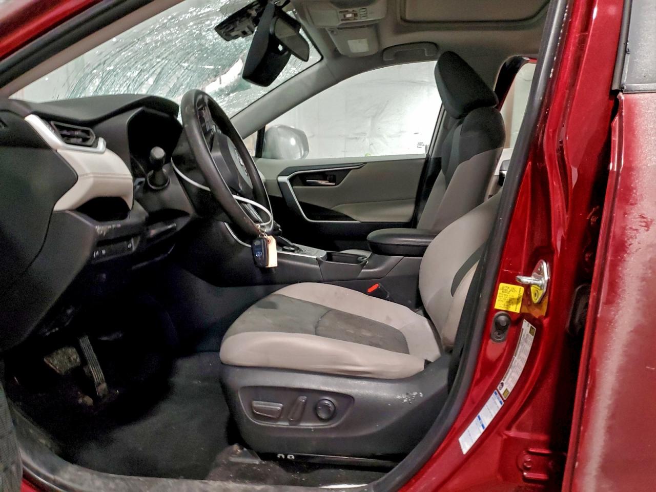 2021 TOYOTA RAV4 XLE photo 7