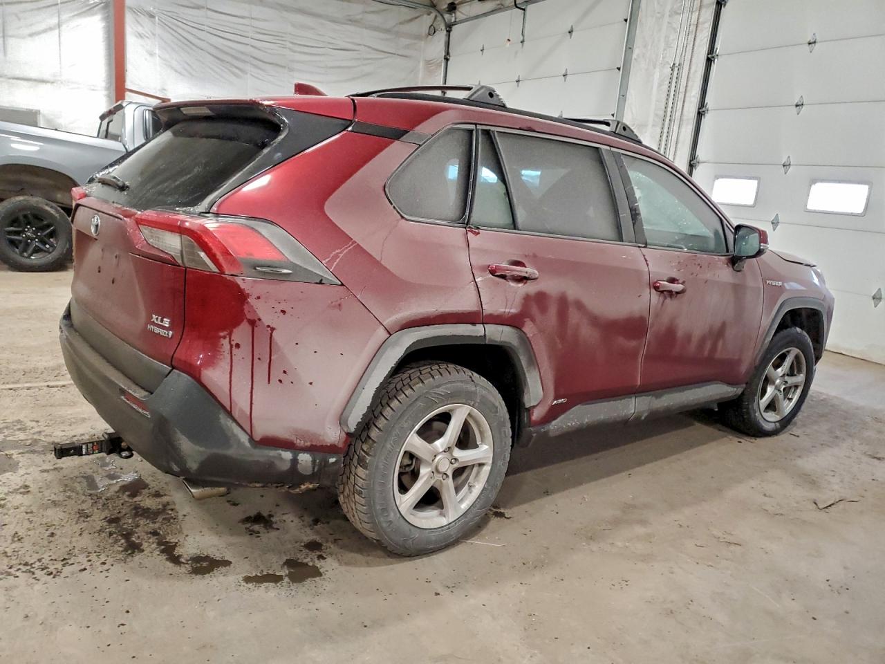 2021 TOYOTA RAV4 XLE photo 3