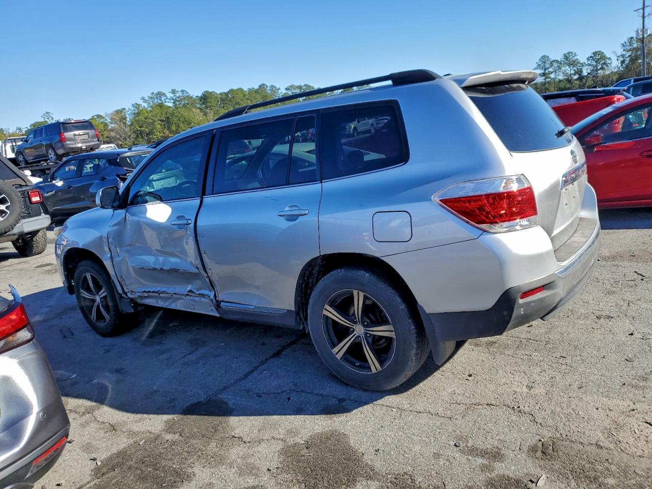 2011 TOYOTA HIGHLANDER BASE photo 2