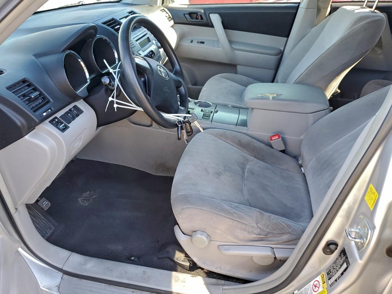 2011 TOYOTA HIGHLANDER BASE photo 7
