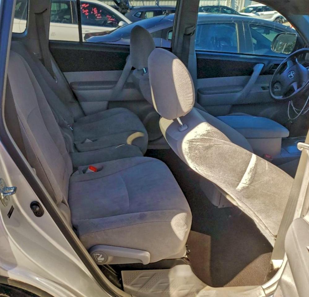 2011 TOYOTA HIGHLANDER BASE photo 11